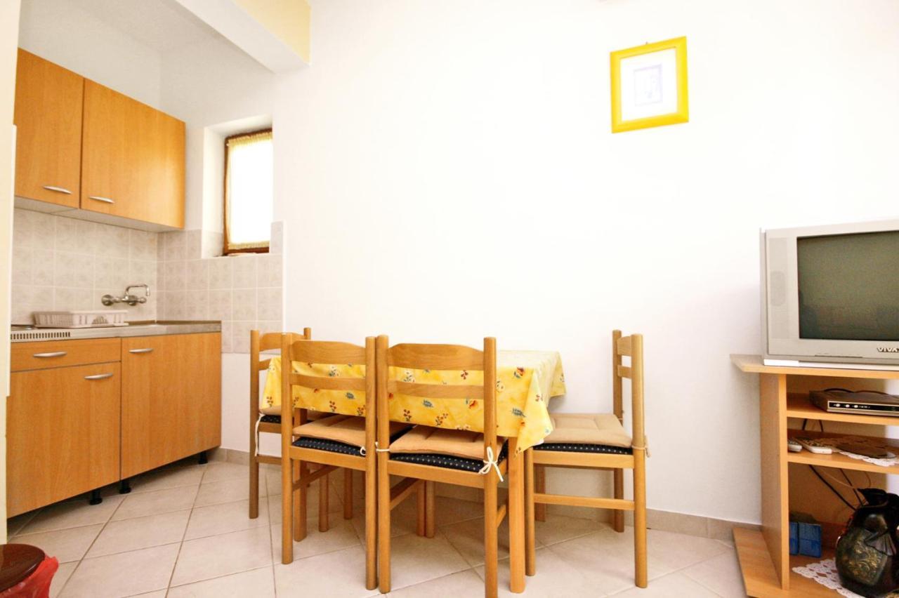 Apartments With A Parking Space Rovanjska, Paklenica - 6209 المظهر الخارجي الصورة