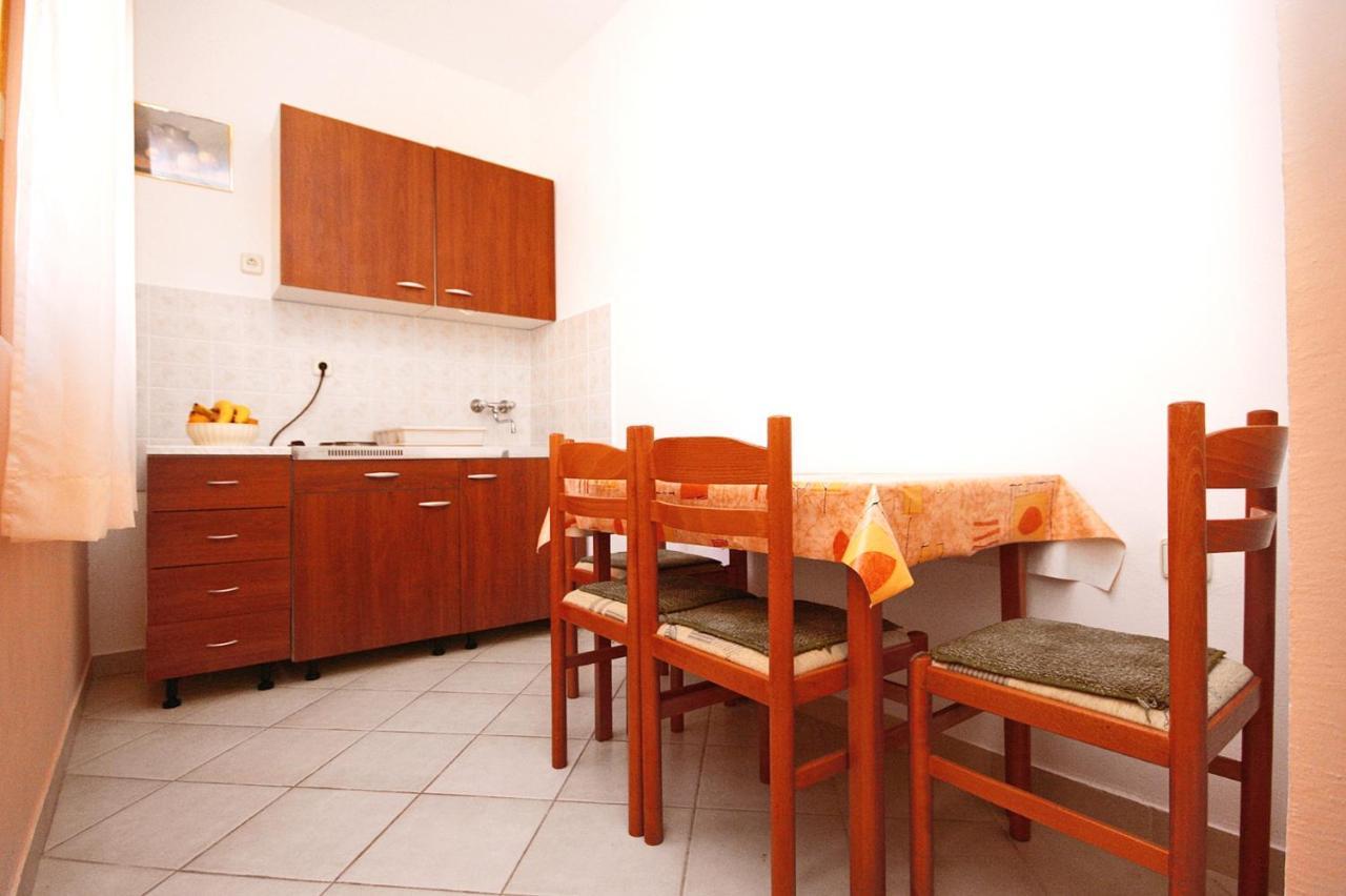 Apartments With A Parking Space Rovanjska, Paklenica - 6209 المظهر الخارجي الصورة