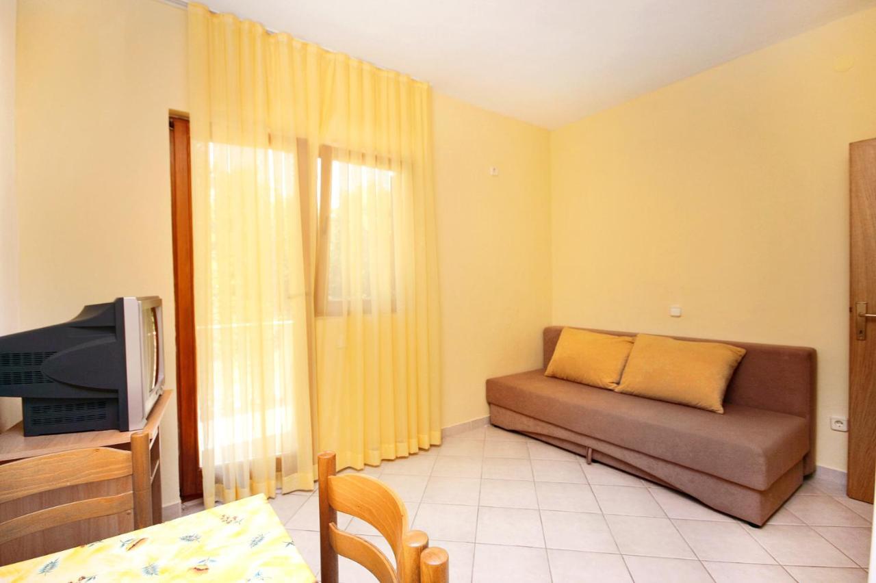 Apartments With A Parking Space Rovanjska, Paklenica - 6209 المظهر الخارجي الصورة