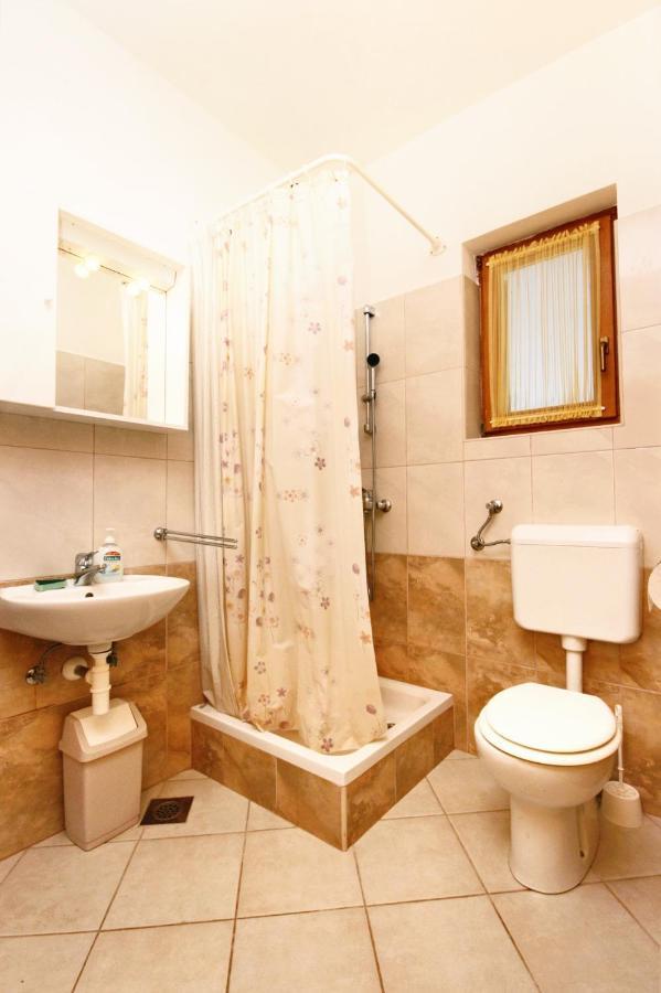 Apartments With A Parking Space Rovanjska, Paklenica - 6209 المظهر الخارجي الصورة