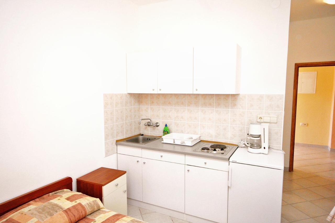 Apartments With A Parking Space Rovanjska, Paklenica - 6209 المظهر الخارجي الصورة