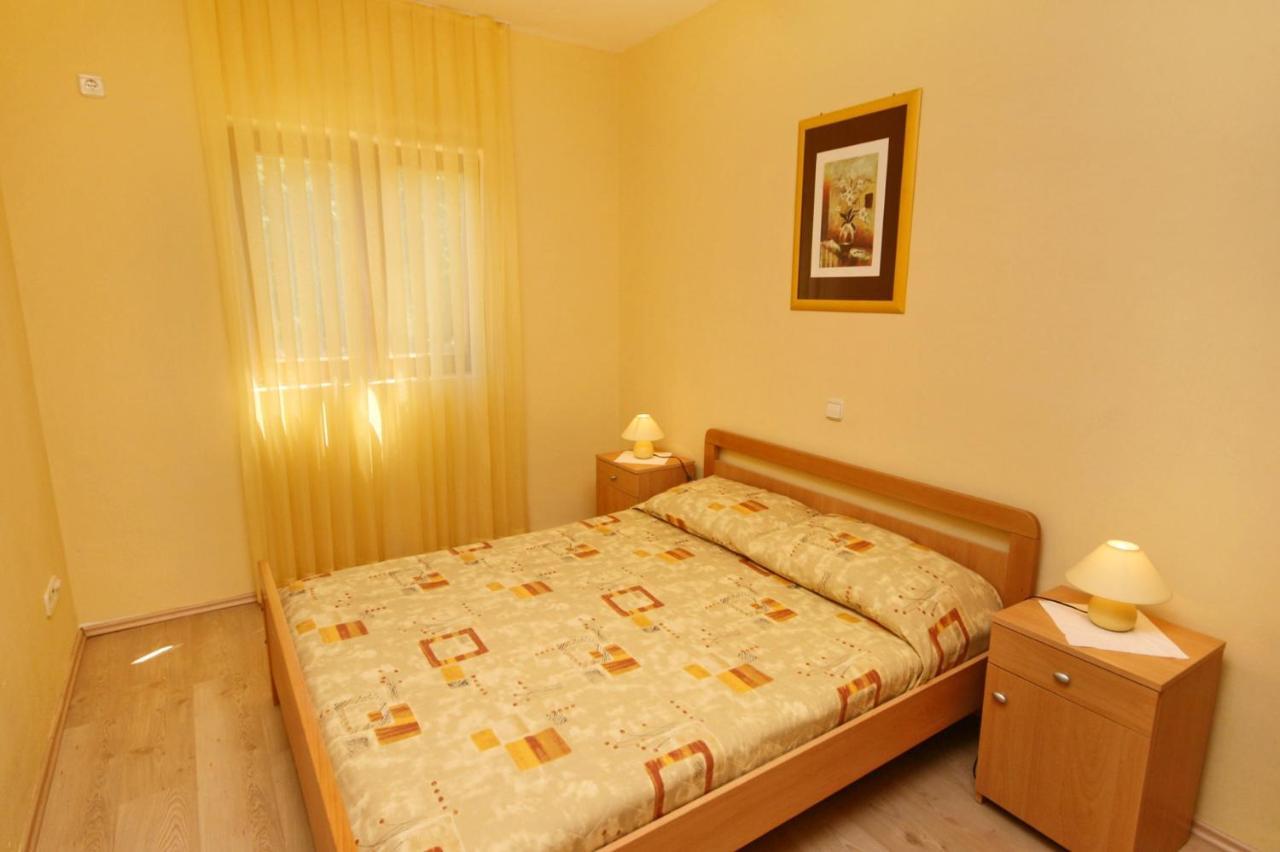 Apartments With A Parking Space Rovanjska, Paklenica - 6209 المظهر الخارجي الصورة