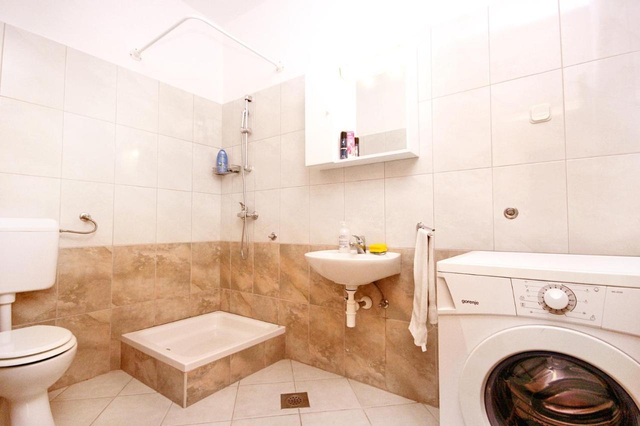 Apartments With A Parking Space Rovanjska, Paklenica - 6209 المظهر الخارجي الصورة