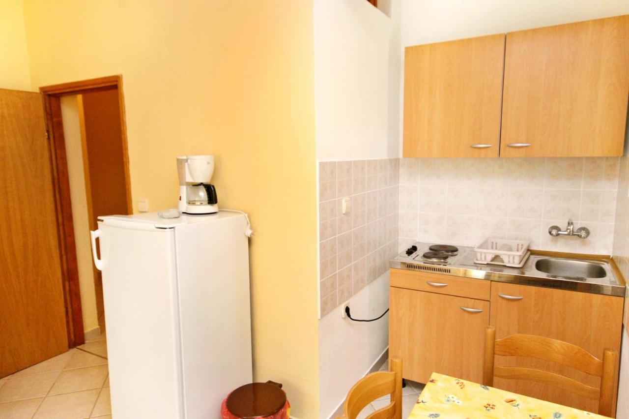 Apartments With A Parking Space Rovanjska, Paklenica - 6209 المظهر الخارجي الصورة